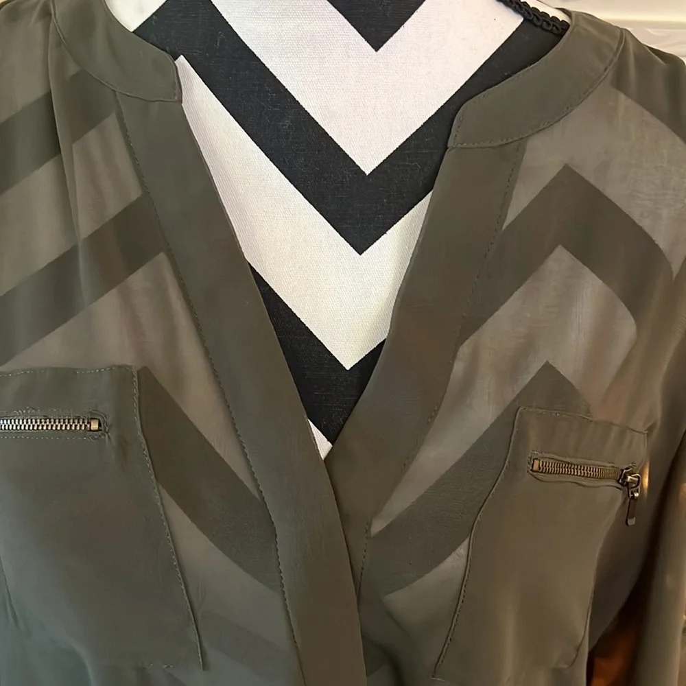 Beautiful Blouse - Picture 2 of 6